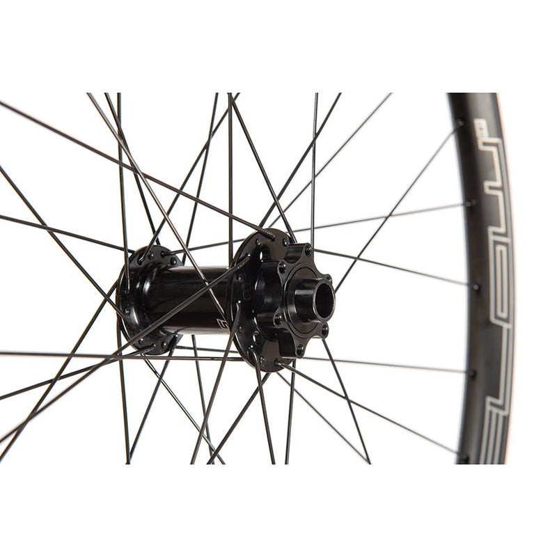 Load image into Gallery viewer, Stan's NoTubes Flow CB7 Front Wheel Carbon 29in 15x110mm 6-Bolt Gray Trail