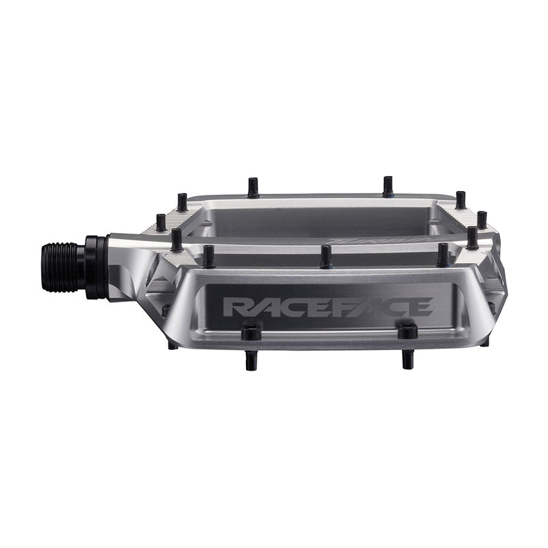 Load image into Gallery viewer, Raceface Turbine Platform Pedals, Body: Aluminum, Spindle: Cr-Mo/Steel, 9/16'', Silver, Pair