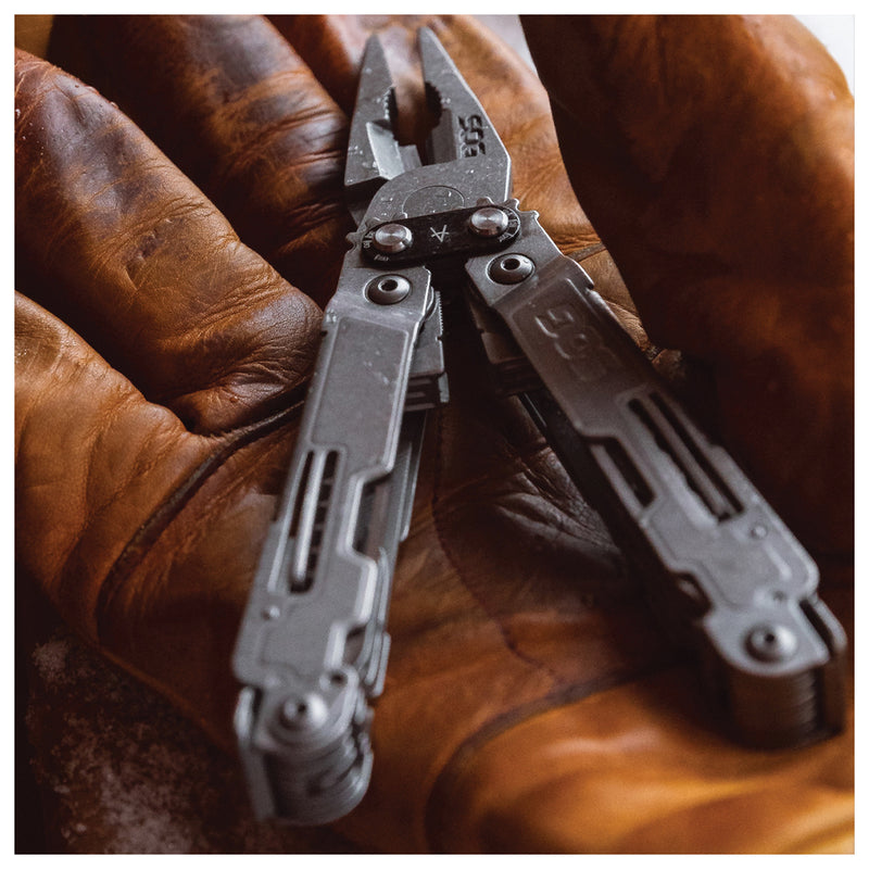 Load image into Gallery viewer, SOG PowerAccess Deluxe Multi-Tool with Sheath and Clip