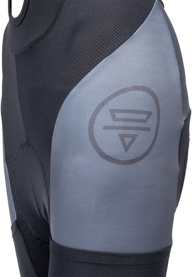 Load image into Gallery viewer, Teravail Waypoint Women's Cargo Bib Shorts - Black, Large