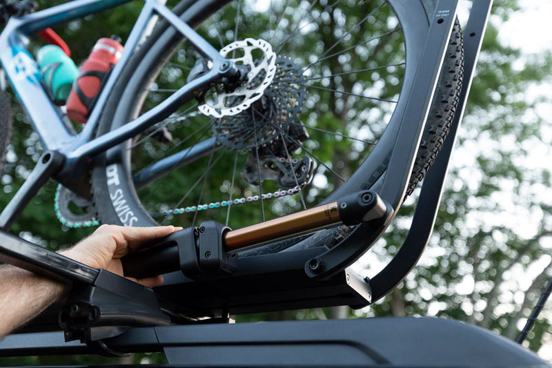 Load image into Gallery viewer, Kuat Piston SR Dual Ratchet Roof Bike Carrier - 1 Bike, Kashima Coat, Sandy Black