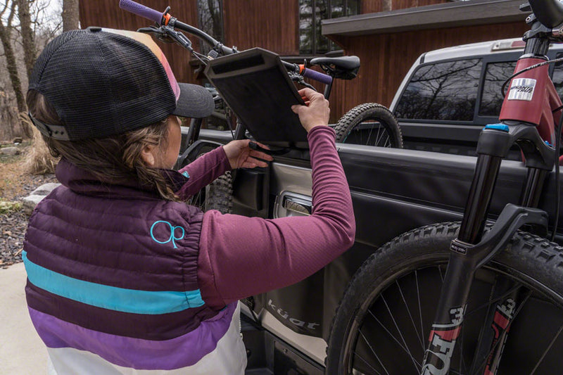 Load image into Gallery viewer, Kuat Huk 61" Straight Tailgate Pad - 6-Bike, Full-Size