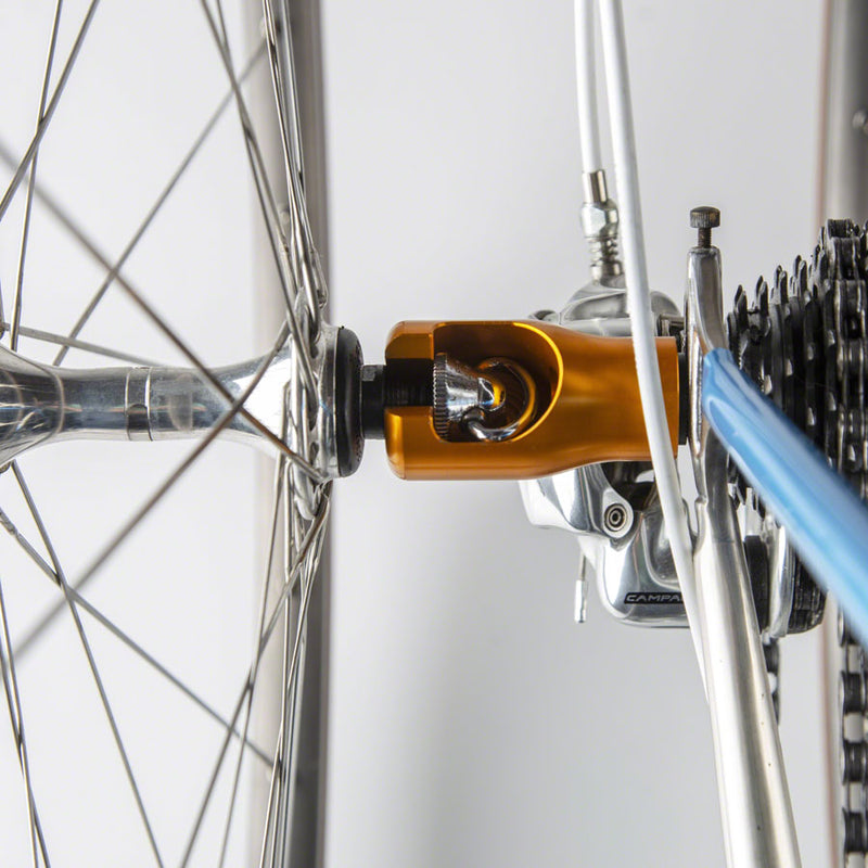 Load image into Gallery viewer, SeaSucker Hogg Front Wheel Holder - QR Comes With An Anti-Rotation Strap