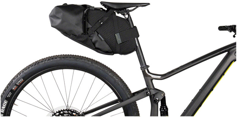 Load image into Gallery viewer, Topeak BackLoader X Black 18.1x9.4x8.7� Velcro Straps