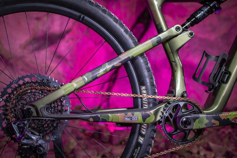 Load image into Gallery viewer, Muc-Off Chainstay/Seatstay Protection Kit - 20-Piece Kit, Camo