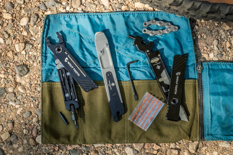 Load image into Gallery viewer, Wolf Tooth 8-Bit Kit One Multi-Tool Set | Modular 3-in-1 Bicycle Repair Kit with Aluminum Construction, T25 - T10 Torx, Chainbreaker & Tire Levers for Trail & Road