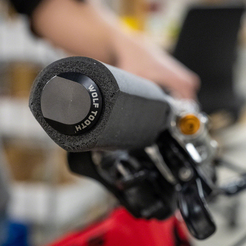 Load image into Gallery viewer, Wolf Tooth Mega Fat Paw Cam Grips - Black Reduces Hand Fatigue/Finger Numbness