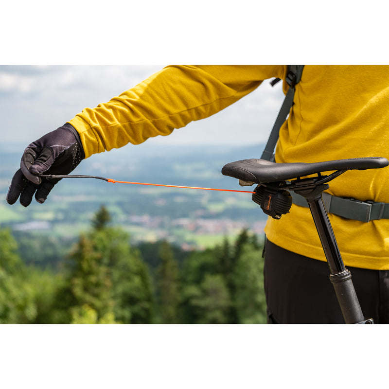 Load image into Gallery viewer, Kommit Retractable Bike Towing System