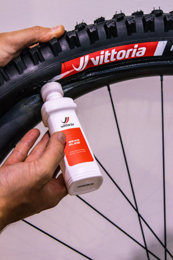 Load image into Gallery viewer, Vittoria Bead Glide Tire Mounting Lubricant