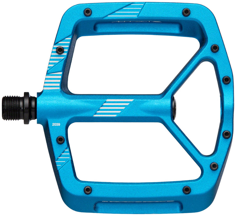 Load image into Gallery viewer, RaceFace Aeffect R Platform MTB Pedals 9/16" Aluminum Body Removable Pins Blue