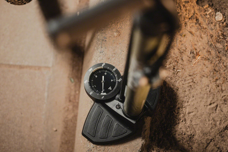 Load image into Gallery viewer, Topeak Joeblow Mountain II Floor Pump - Steel Barrel / Plastic Base, 3.5" Gauge, 60 Psi /4 Bar, Twinhead