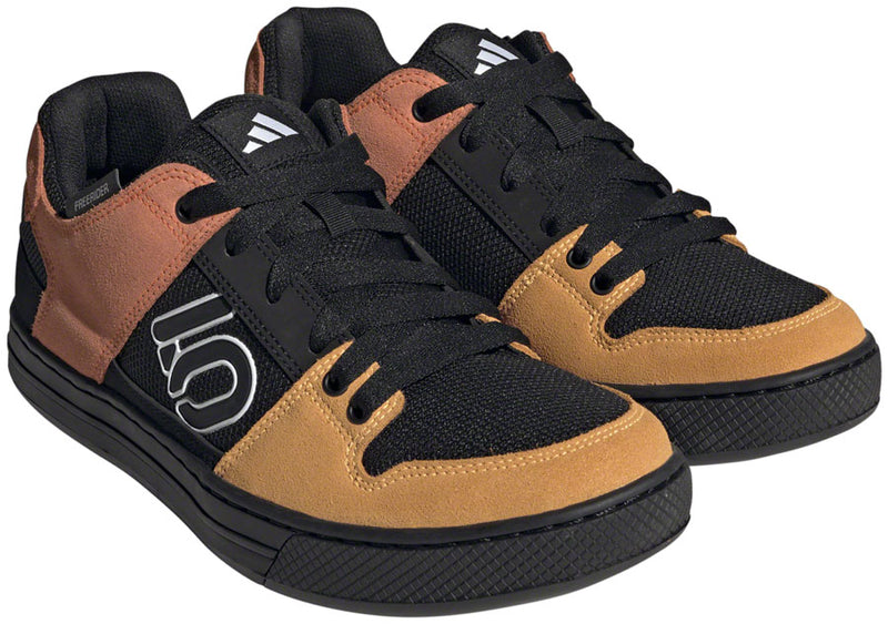 Load image into Gallery viewer, Five-Ten-Freerider-Flat-Shoes-Men's-Core-Black-Ftwr-White-Impact-Orange-Core-Black-Ftwr-White-Impact-Orange-8.5-Flat-Pedal-Shoes