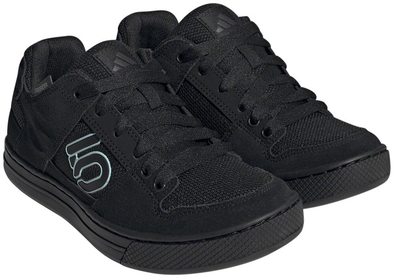 Load image into Gallery viewer, Five-Ten-Freerider-Flat-Shoes-Women's-Core-Black-Core-Black-Gray-Six-Core-Black-Core-Black-Gray-Six-5-Flat-Pedal-Shoes