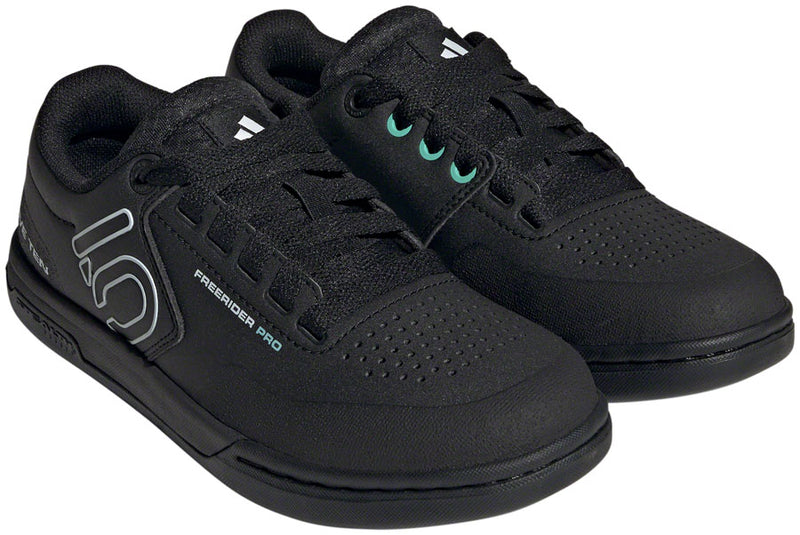 Load image into Gallery viewer, Five-Ten-Freerider-Pro-Flat-Shoes-Women's-Core-Black-Crystal-White-Acid-Mint-Core-Black-Crystal-White-Acid-Mint-7.5-Flat-Pedal-Shoes
