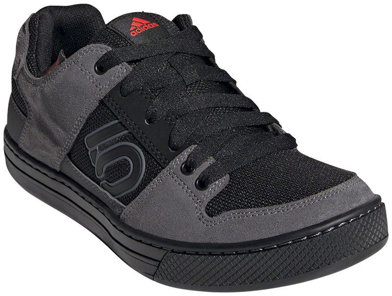 Load image into Gallery viewer, Five-Ten-Freerider-Flat-Shoes-Men's-Grey-Five-Core-Black-Grey-Four-Gray-Five-Core-Black-Gray-Four-10.5-Flat-Pedal-Shoes