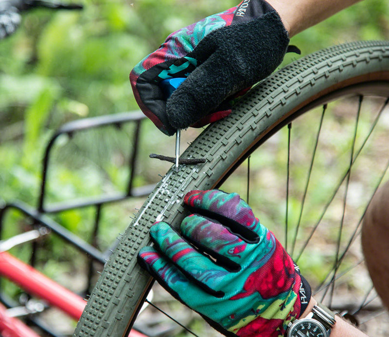 Load image into Gallery viewer, Park Tool TPT-1 Tubeless Tire Plug Tool Tubeless Plug Tool Tool and 5 Plugs