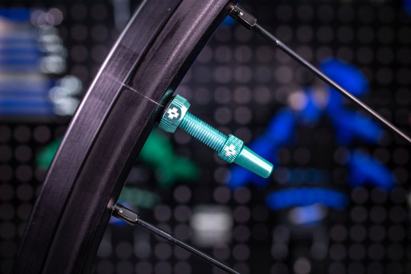 Load image into Gallery viewer, Muc-Off V2 Tubeless Valve Kit - Turquoise, 44mm, Pair