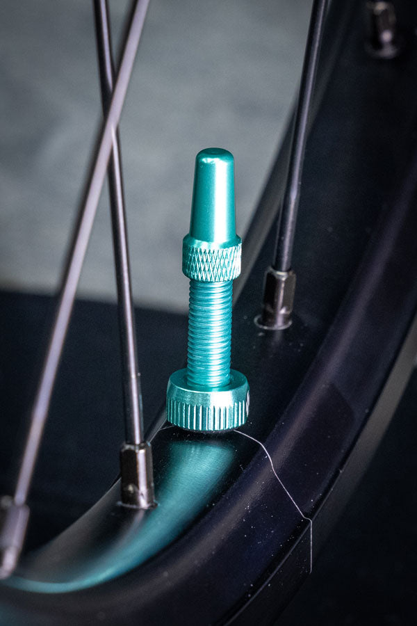 Load image into Gallery viewer, Muc-Off Tubeless Valve V2 Tubeless Valve, Presta, 44mm, Turquoise, Pair
