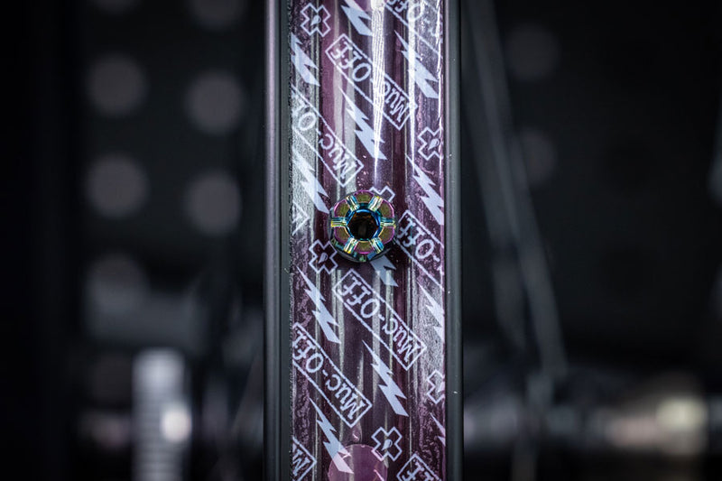 Load image into Gallery viewer, Muc-Off V2 Tubeless Valve Kit - Iridescent, 60mm, Pair