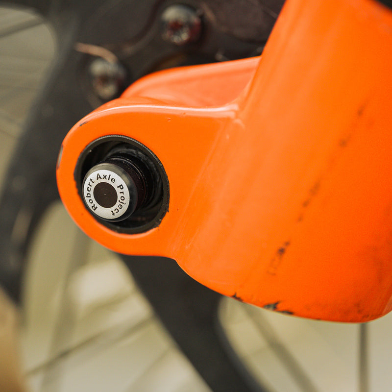 Load image into Gallery viewer, Robert Axle Project Axle Plug Tire Plug, Black