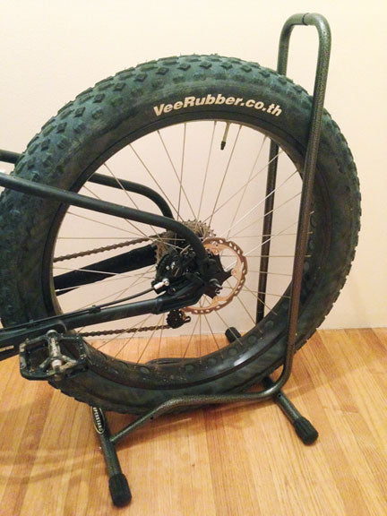 Load image into Gallery viewer, Willworx Fat Rack Adjustable Fat Bike Stand, Graphite, 3.8" to 5.25" tires