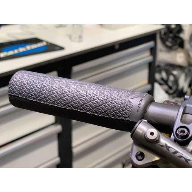Load image into Gallery viewer, All Mountain Style AMS Extralight Grips, Black