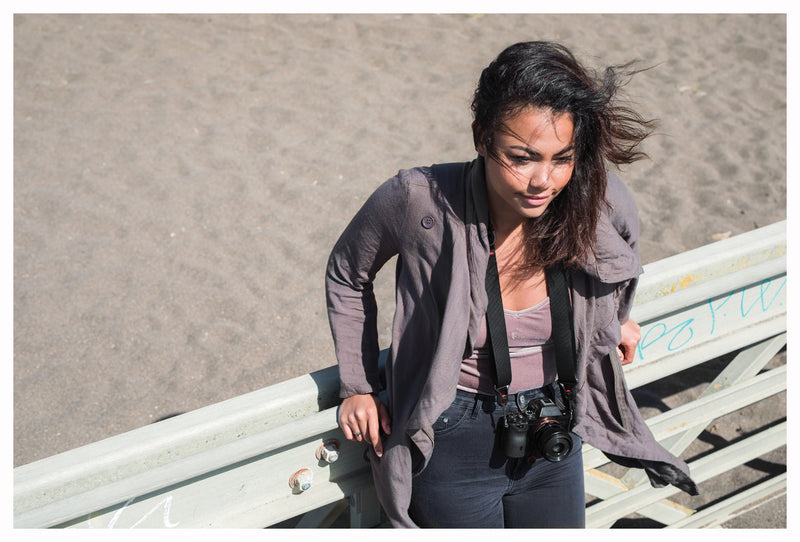 Load image into Gallery viewer, Peak Design Slide Lite Camera Strap - Black
