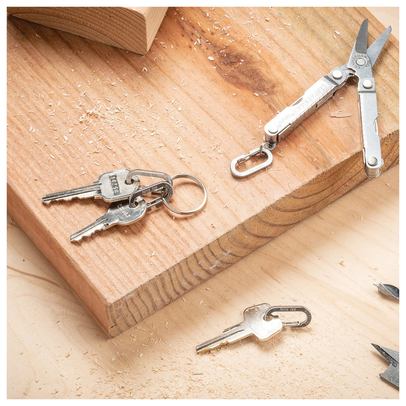 Load image into Gallery viewer, Nite Ize Microlink Carabiner - 4 Pack: Versatile and Secure Attachment Solution
