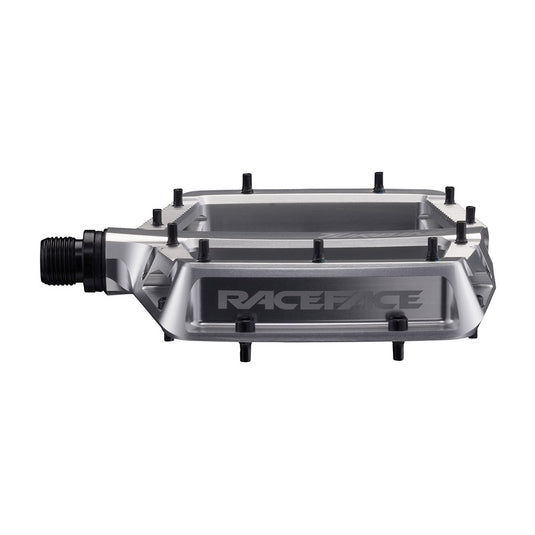 Raceface Turbine Platform Pedals, Body: Aluminum, Spindle: Cr-Mo/Steel, 9/16'', Silver, Pair
