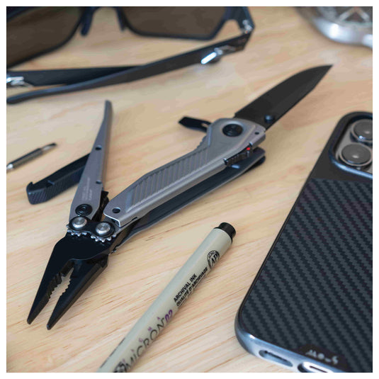 SOG Flash MT Silver/Black - Box: Sleek and Reliable Everyday Carry Knife