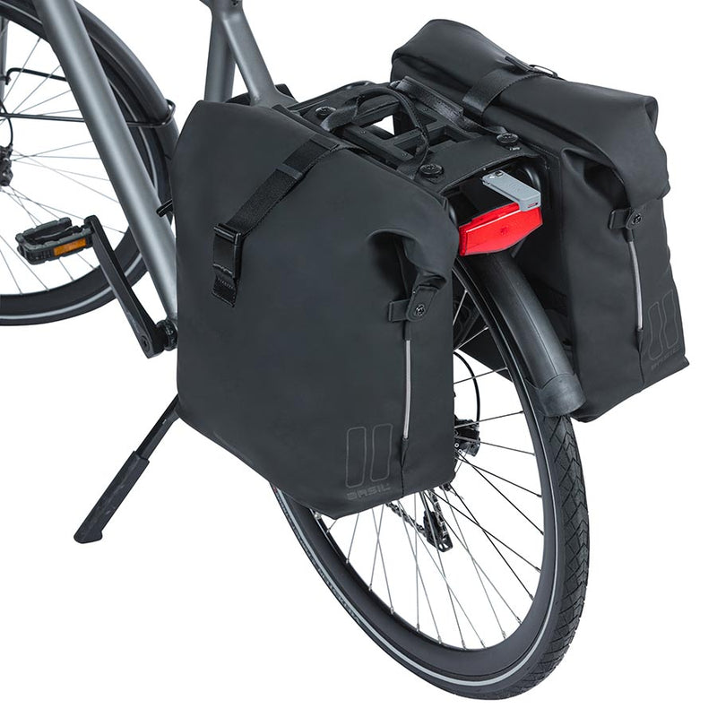 Load image into Gallery viewer, Basil SoHo Pannier 42L Black
