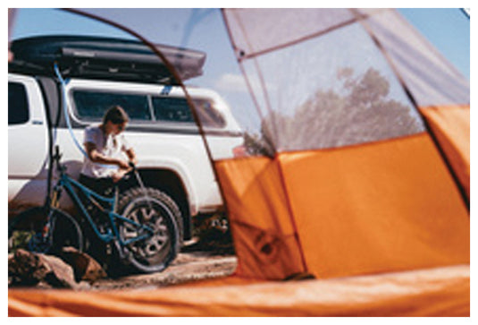 Yakima Roadshower 4g: Portable Pressurized Water Tank for On-the-Go Adventures