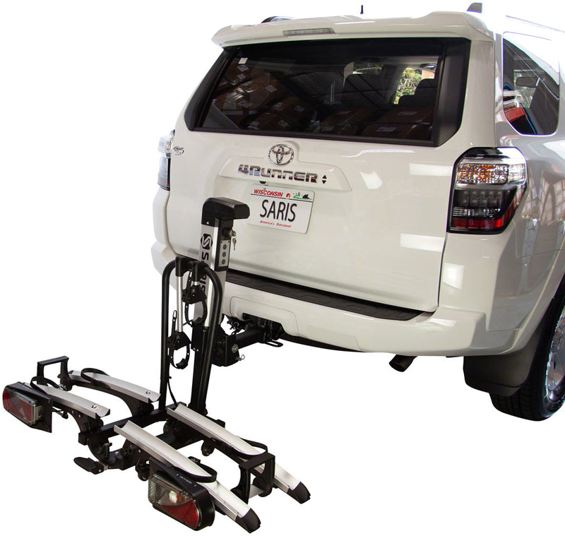 Load image into Gallery viewer, Saris Door County Hitch Rack With Electric Lift - 2&quot; Receiver, 7-Pin Wire Plug

