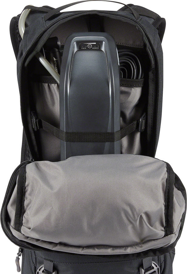 Load image into Gallery viewer, Dakine Drafter Hydration Pack - 14L, Black
