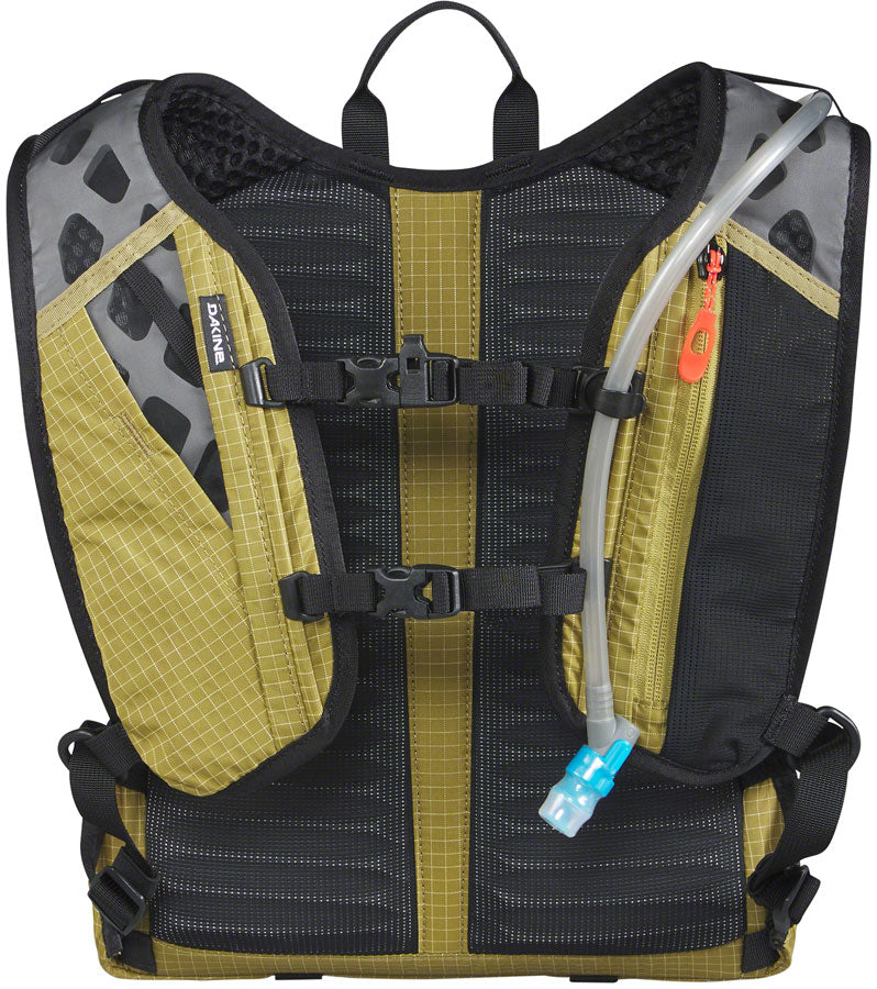 Load image into Gallery viewer, Dakine Syncline Hydration Pack - 8L, Green Moss
