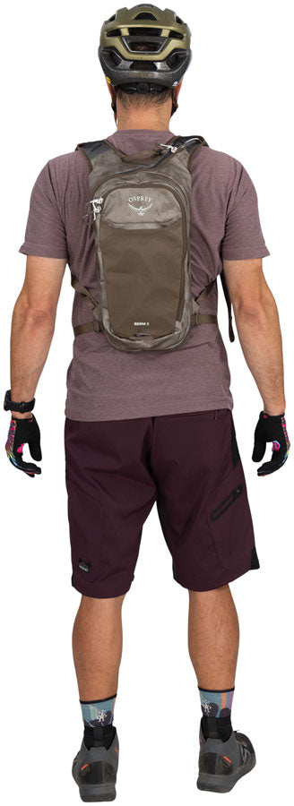 Load image into Gallery viewer, Osprey Berm 8 Hydration Pack - Pediment Gray Dust
