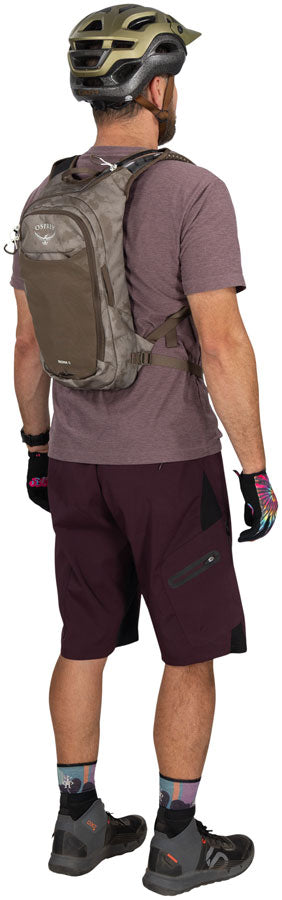 Load image into Gallery viewer, Osprey Berm 8 Hydration Pack - Pediment Gray Dust
