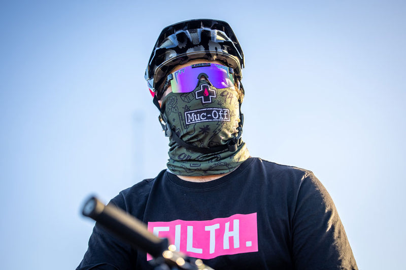 Load image into Gallery viewer, Muc-Off Lightweight Neck Gaiter - Green Punk
