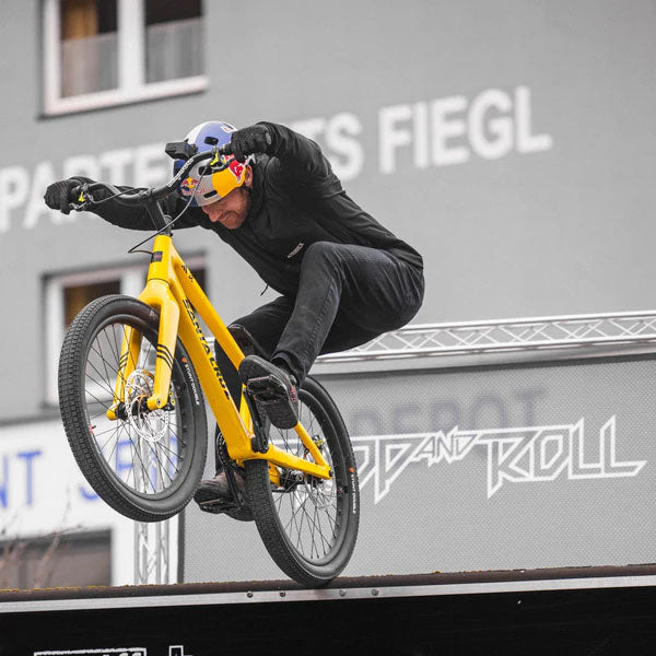 Load image into Gallery viewer, Cast Stunt Double 24 x 2.4" Tire, Black
