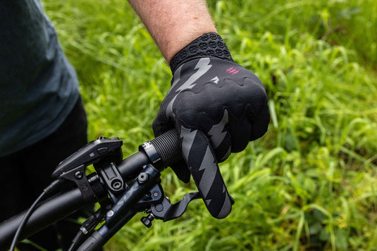 Muc-Off D30 Rider Full Finger Gloves, Bolt, L, Pair
