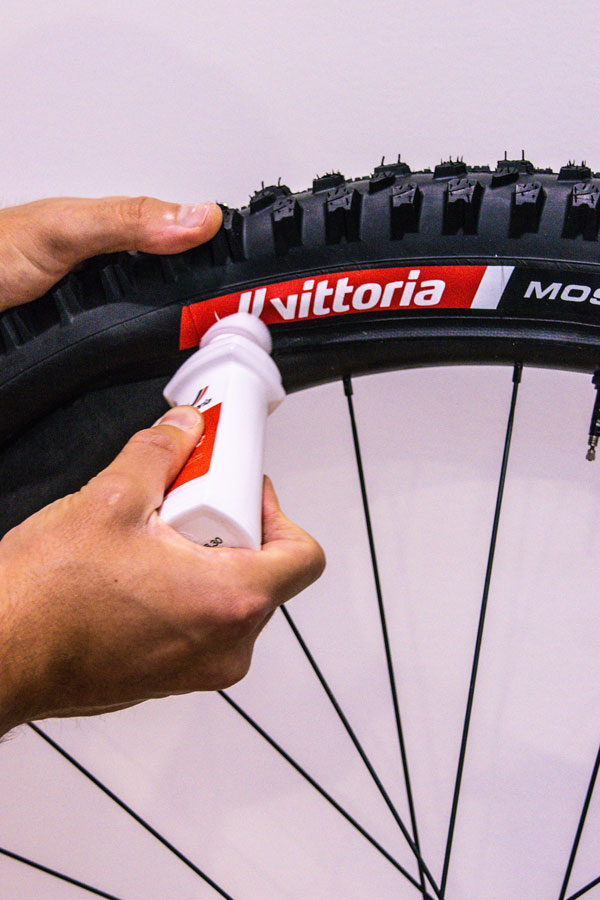 Load image into Gallery viewer, Vittoria Bead Glide Tire Mounting Lubricant
