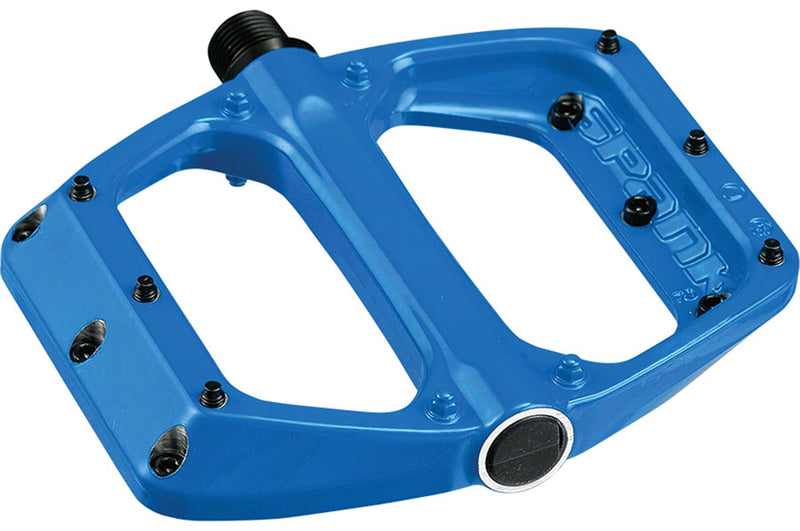 Load image into Gallery viewer, Spank Spoon DC Platform Pedals 9/16&quot; Concave Alloy Replaceable Pins Bright Blue
