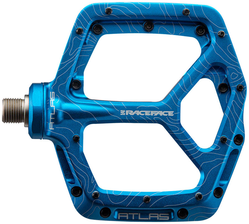 Load image into Gallery viewer, RaceFace Atlas Platform Pedals 9/16&quot; Concave Alloy Body w/ Adjustable Pins Blue
