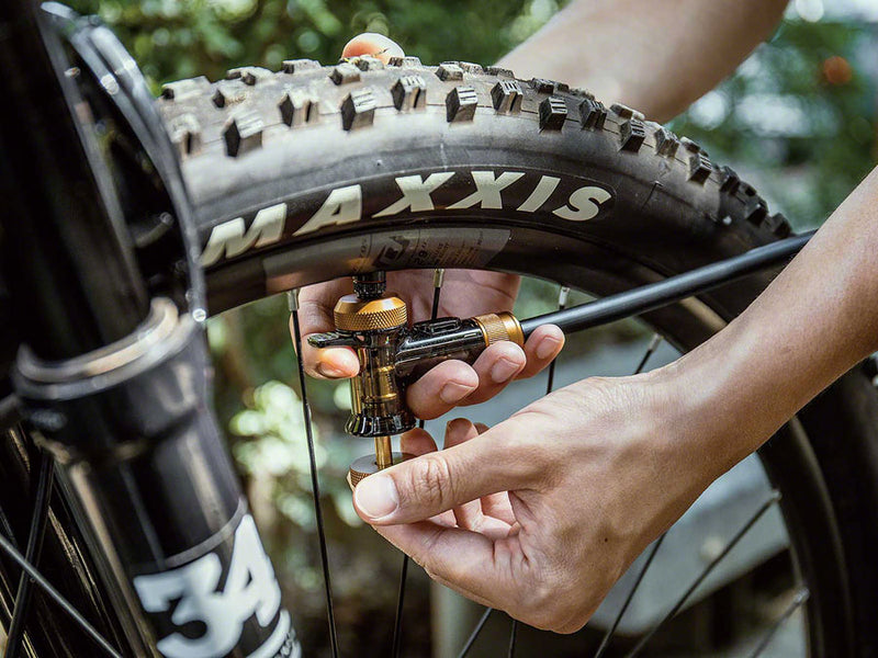 Load image into Gallery viewer, Topeak TubiHead Pump Upgrade Kit Makes Installing Tubeless Tires Quick &amp; Easy
