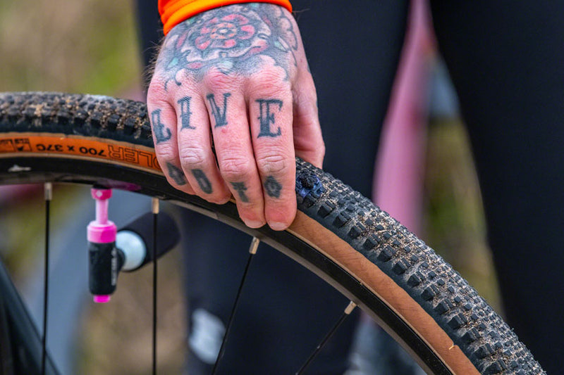 Load image into Gallery viewer, Muc-Off Road Inflator Kit Includes Two 16G Cartridges and Neoprene Sleeve
