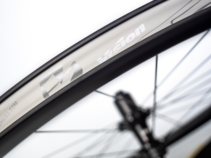 Load image into Gallery viewer, Full Speed Ahead SC60 TL Wheelset Clincher - Centerlock w / Shimano Freehub
