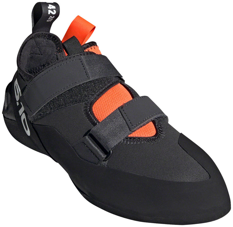 Load image into Gallery viewer, Five-Ten-Kirigami-Rental-Climbing-Shoe-Carbon-Core-Black-Solar-Red-Carbon-Core-Black-Solar-Red-13-Flat-Pedal-Shoes
