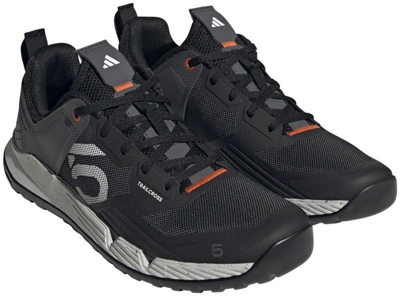 Load image into Gallery viewer, Five-Ten-Trailcross-XT-Flat-Shoes-Men's-Core-Black-Ftwr-White-Gray-Six-Green-Oxide-Core-Black-Dove-Gray-11.5-Flat-Pedal-Shoes
