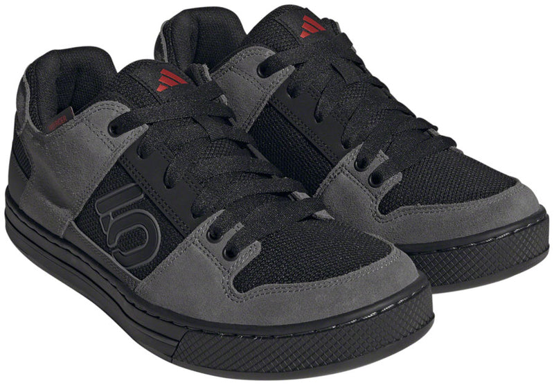 Load image into Gallery viewer, Five-Ten-Freerider-Flat-Shoes-Men's-Grey-Five-Core-Black-Grey-Four-Gray-Five-Core-Black-Gray-Four-10.5-Flat-Pedal-Shoes
