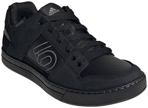 Five-Ten-Freerider-DLX-Flat-Shoe-----Men's--Core-Black---Core-Black---Grey-Three-8--Flat-Shoe-for-platform-pedals_FTSH0343
